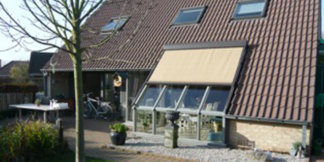 Kiezen voor gordijnen in je veranda of automatische zonwering? blog-gordijnen-of-zonwering-in-een-veranda